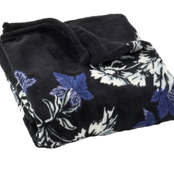 Vera Bradley Frosted Floral Design  blanket NWT - Picture 2 of 6